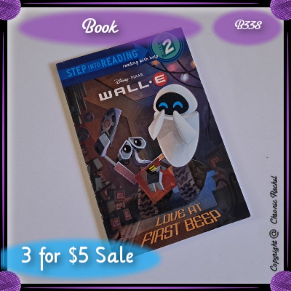 WALL-E Step into Reading Book - Love at First Beep (Level 2)